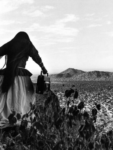 Mujer Ángel Desierto de Sonora, 1979 - Graciela Iturbide